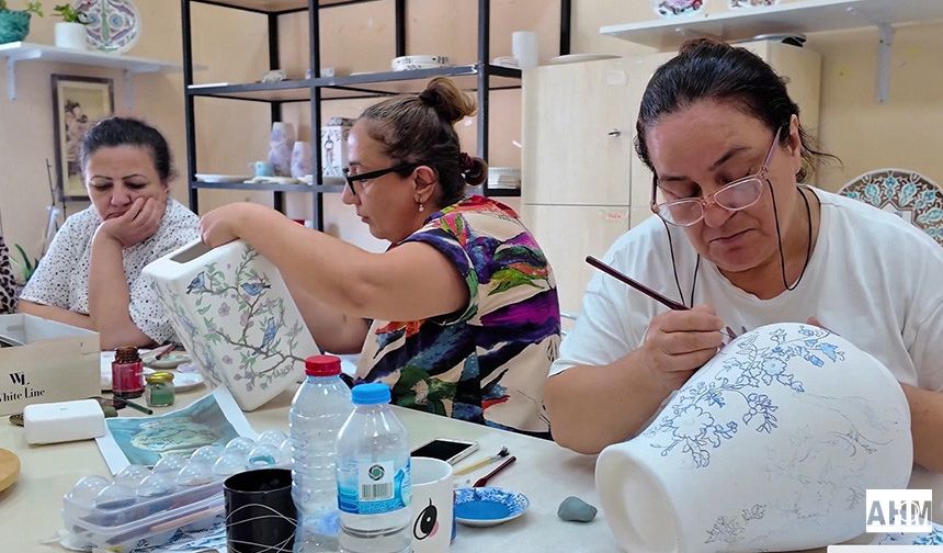 Seyhan Sanat Evi’nde Kadın Eli: El Emeği Sanatla Buluşuyor