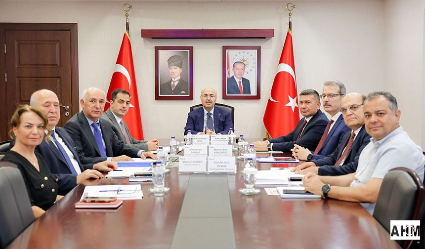Karaisalı’da Tavuk Çiftlikleriyle İlgili Kritik Toplantı: Yeni Kısıtlamalar Yolda