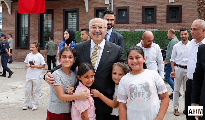 Vali Köşger, Yüreğir Atakent Gençlik Merkezinde