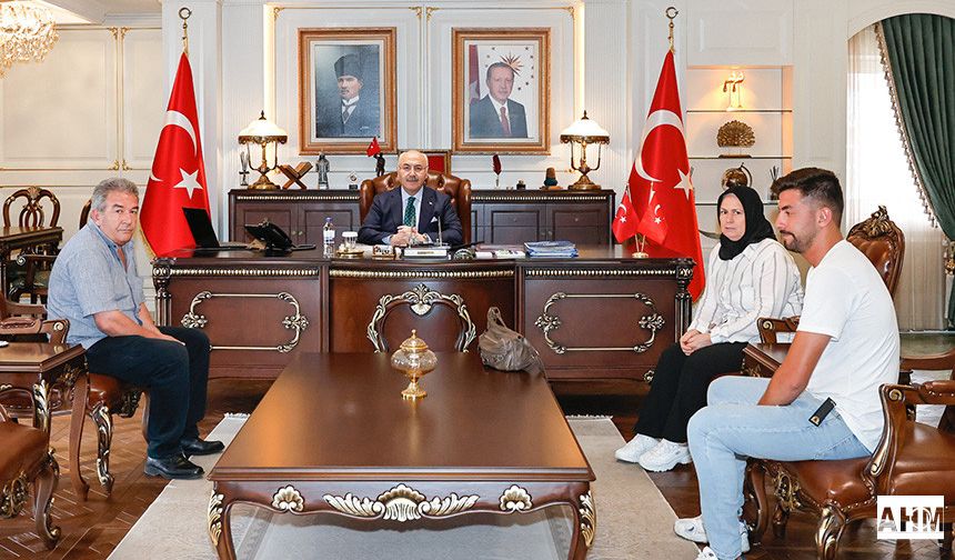 Vali Köşger, Şehit Deniz Teğmeni Mustafa Kemal Öz’ün Ailesini Ağırladı