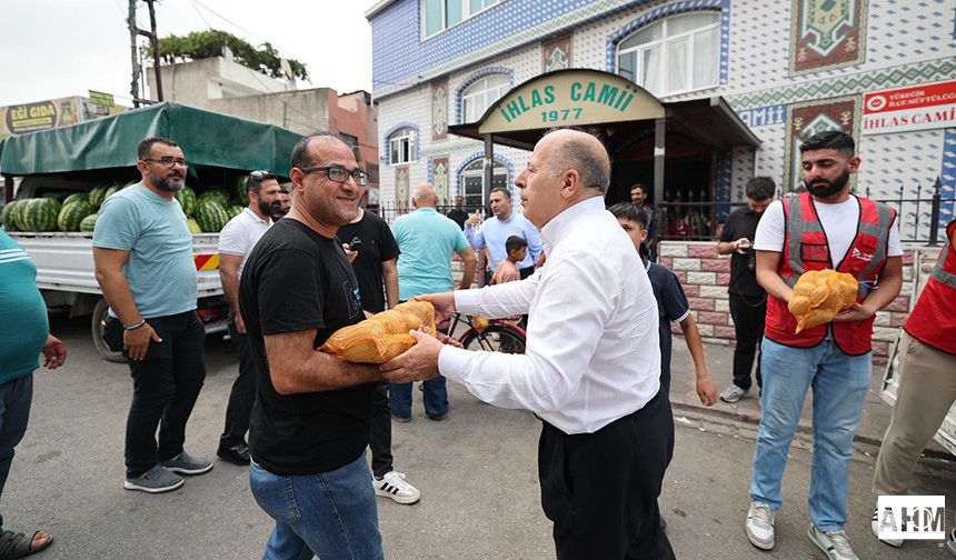 Yüreğir Belediyesi, Dar Gelirli Ailelere Patates Dağıttı