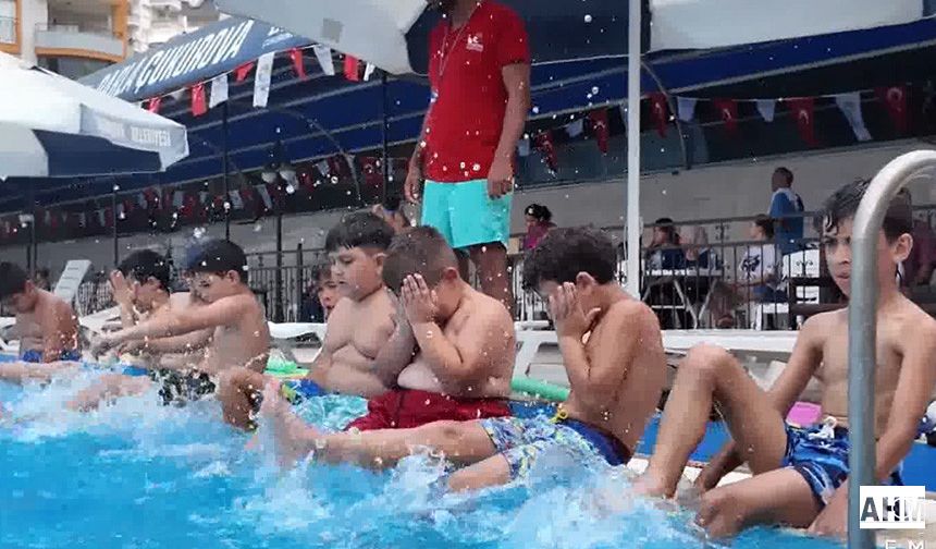 Çukurova’da Yüzme Bilmeyen Çocuk Kalmasın! Hayalpark Yüzme Kurslarında 3. Kur Başladı