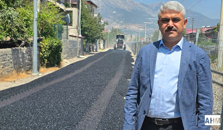 Pozantı Belediyesi’nden Yol Çalışması: Kurtuluş Mahallesi’nde Sıcak Asfalt