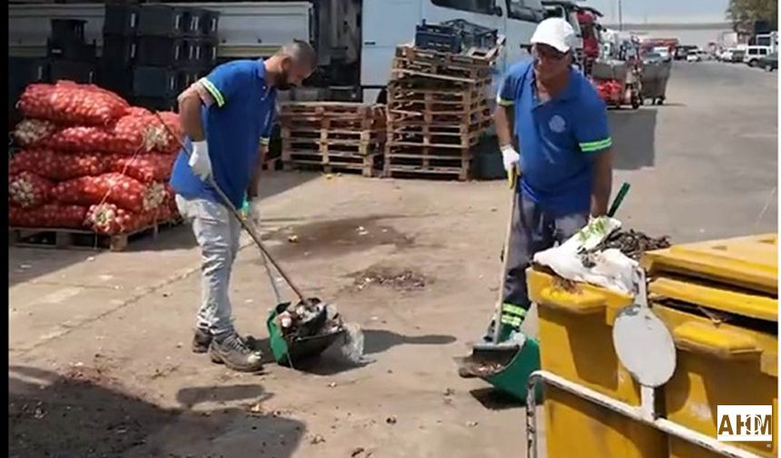 Seyhan Belediyesi’nden Meyve-Sebze Hali’nde Kapsamlı Temizlik Çalışması