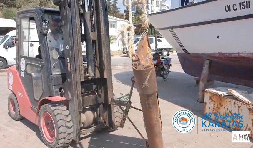 Karataş Belediyesi’nden Balık Av Sezonu Öncesi Liman Temizliği