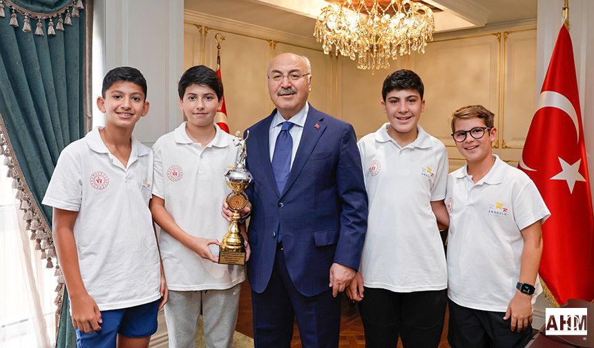 Vali Köşger "Şampiyonları" Kabul Etti