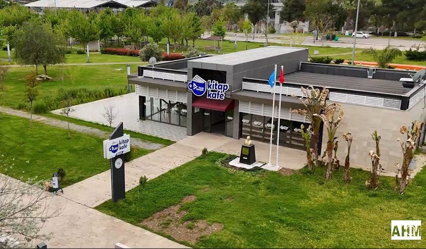 Yüreğir Millet Bahçesi’ne Kitap Kafe Açıldı