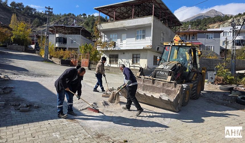 Pozantı Belediyesi’nden Zafer ve Kurtuluş Mahallelerinde Yol Onarımı