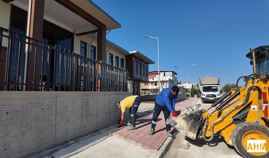 Sarıçam Belediyesi’nden Gençlik Merkezine Çevre Düzenlemesi