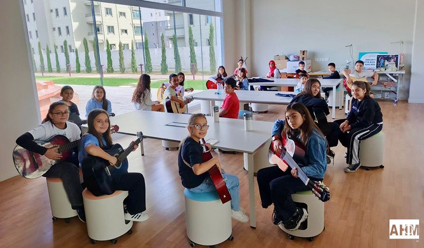 Sarıçam'da Saz ve Gitar Kursu Başladı