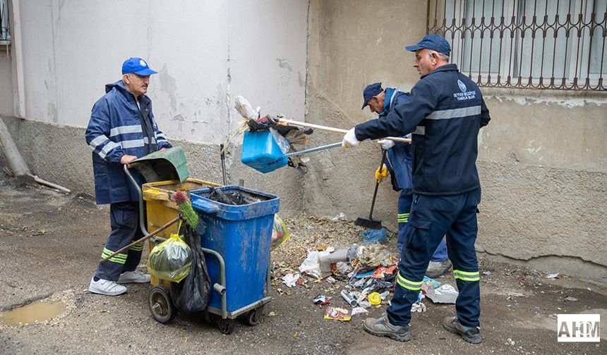 Seyhan Belediyesi’nden İsmetpaşa Mahallesi’nde Yoğun Temizlik Çalışması