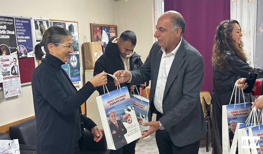 Başkan Erdinç Altıok, Öğretmenleri Kutladı, Hediye Sundu