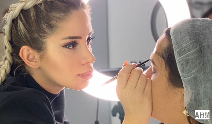 Yüzünüzdeki İmzayı Riske Atmayın:Kalıcı Makyajda Hayat Ku rtaran 5 Altın Kural!