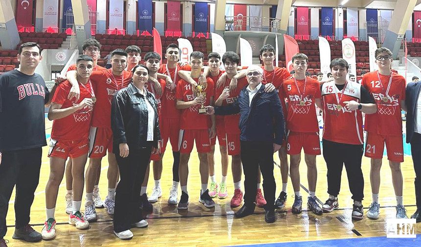 Eral Okulları Adana Şampiyonu