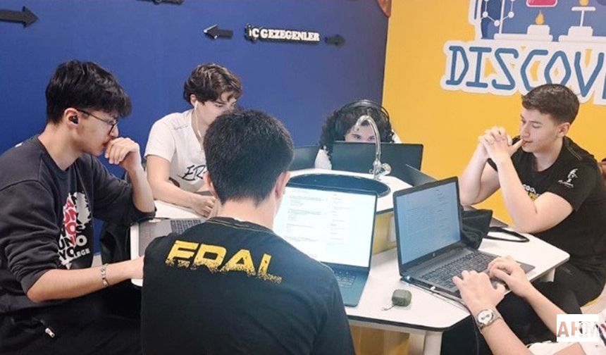 Eral Okulları’ndan Uluslararası İngilizce Dil Yarışması