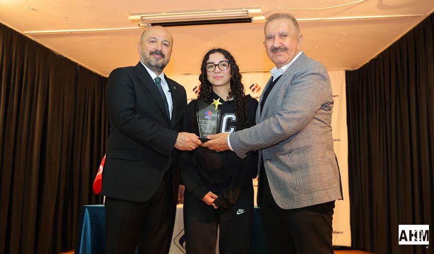 Halil Nacar Öğrencilere Sağlık Sektörünü Anlattı