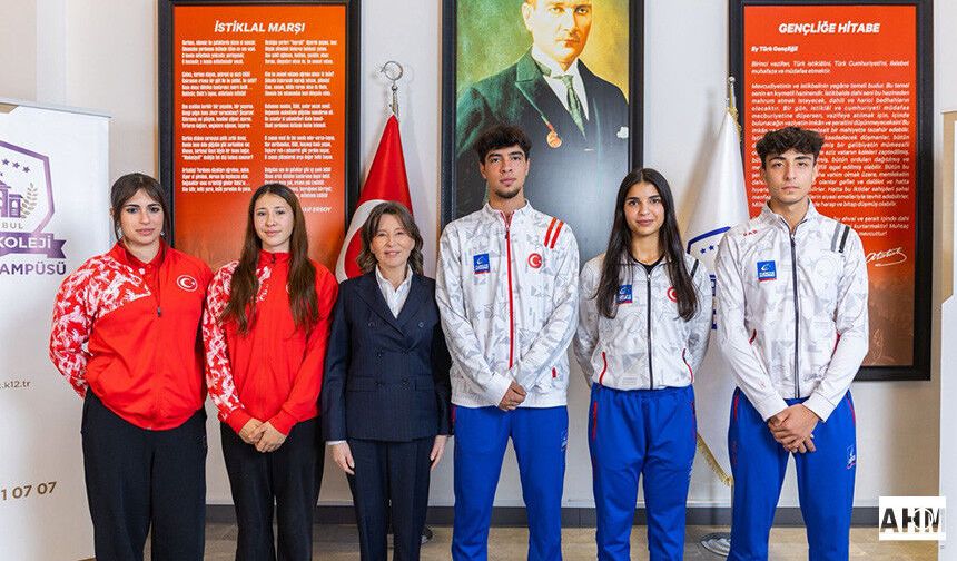 Filiz Kepme, İstanbul Lider Koleji'nin Altın Madalyalı Sporcularını Kutladı