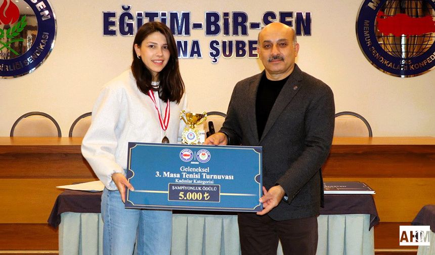 Eğitim Bir Sen Adana'da, Raketler Dostluk İçin Salladı