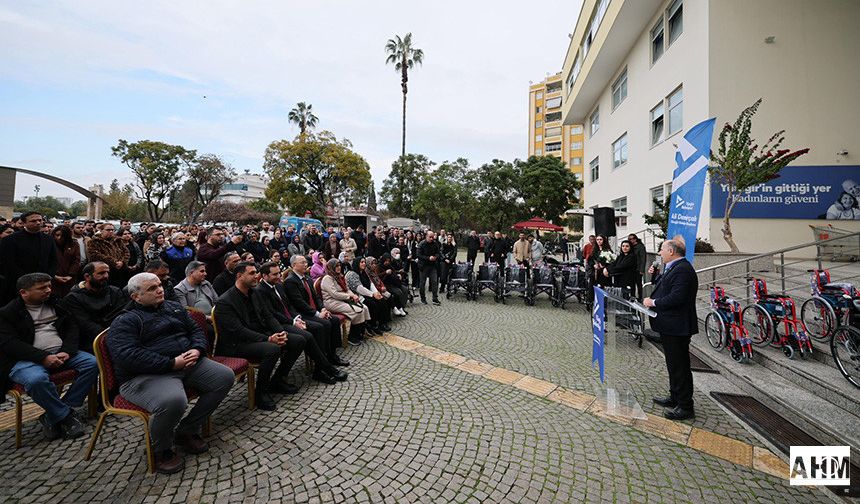 Yüreğir’de Anlamlı Dayanışma: Engelli Ailelerine Tekerlekli Sandalye Desteği