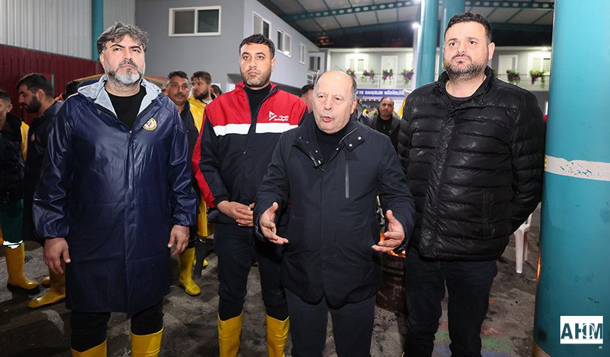 Yüreğir'de Şiddetli Yağışa Anında Müdahale