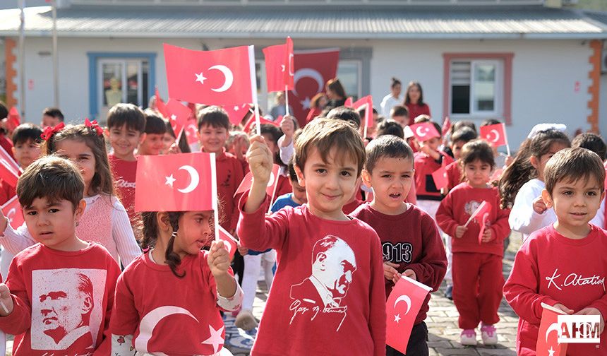 Ceyhan Belediyesi Kreşlerinde İlk Ders: “Bayrak Sevgisi” Oldu