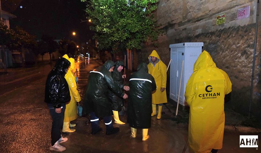 Ceyhan Belediyesi 40 Araç, 200 Personelle Sağanak Yağışa Karşı Seferber Oldu