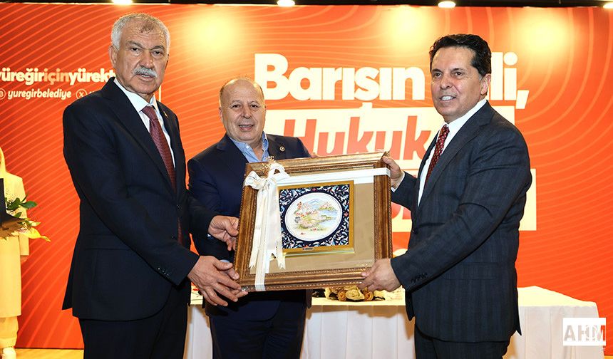 Yüreğir'de "Barışın Dili Hukuk ve Demokrasi Olmalı" Konferansı