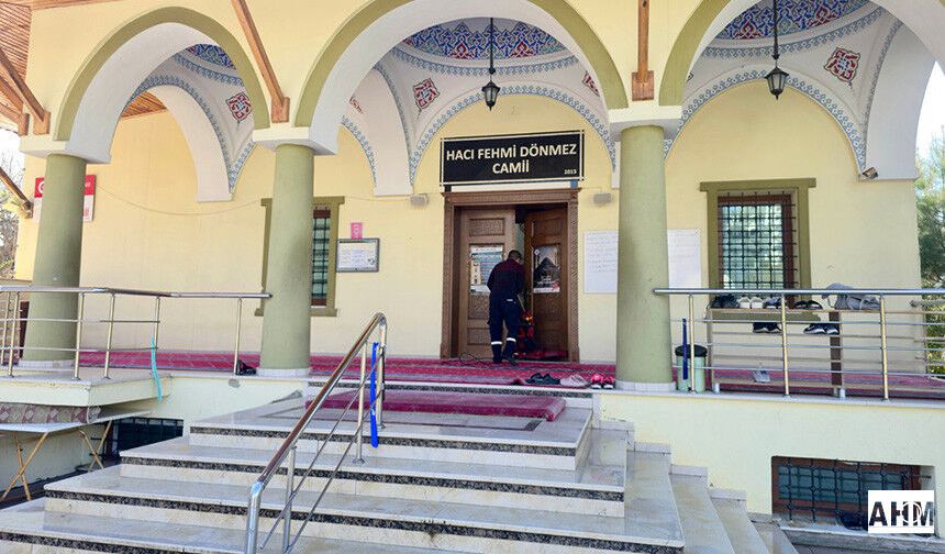 Çukurova'da Camiler Bayrama Hazırlanıyor