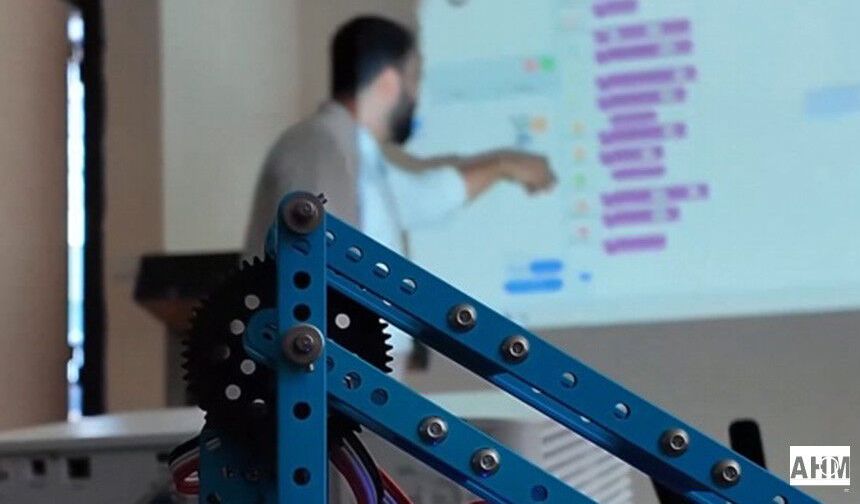 Çukurova Tech’te Robotik Kodlama Heyecanı: Çocuklar Teknolojiyle Üretmeyi Öğreniyor