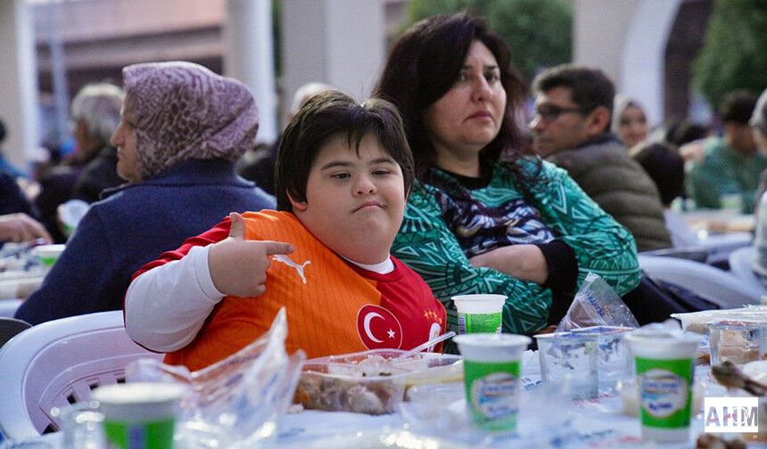 Seyhan Belediye Sofrası, Özel Misafirleri Ağırladı