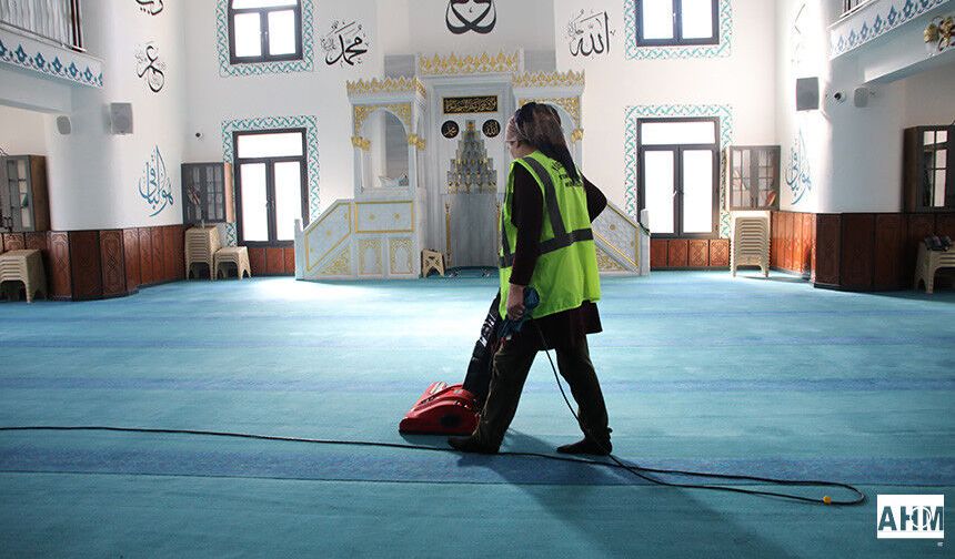 Yüreğir'den İbadethanelere Bayram Temizliği