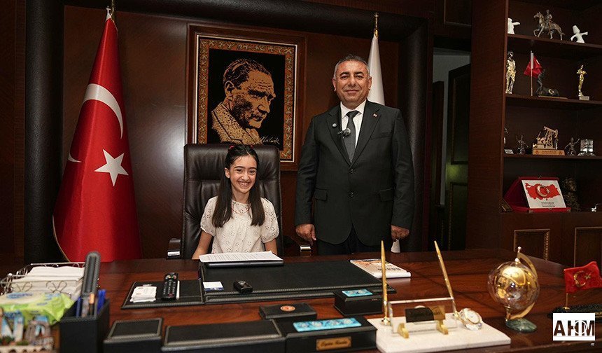 Küçük Yazar Zeynep Demir, Büyükşehirde Başkanlık Koltuğuna Oturdu