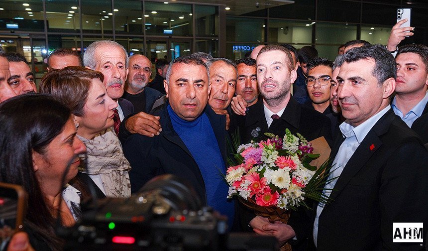 CHP Adana İl Başkanı Tanburoğlu’ndan Aydar’a Havalimanında Karşılama