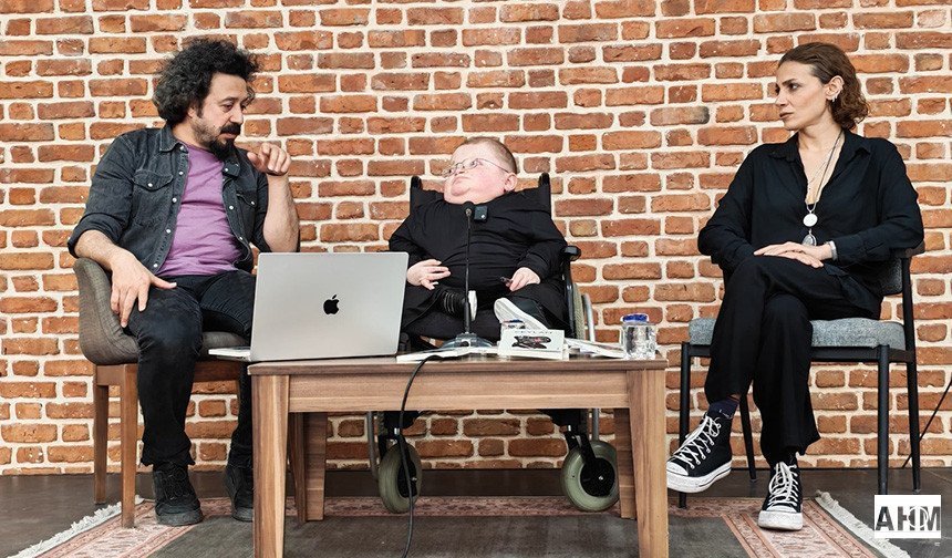 Zekeriya Ünal, Ceylan’ı Okurları İçin İmzaladı