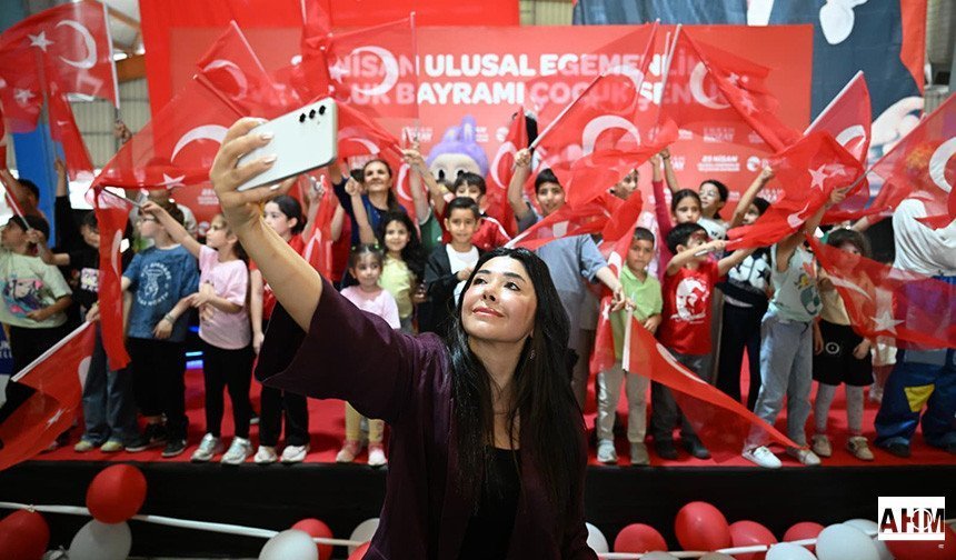 Çukurova'da 23 Nisan Coşkusu Renkli Görüntülere Sahne oldu