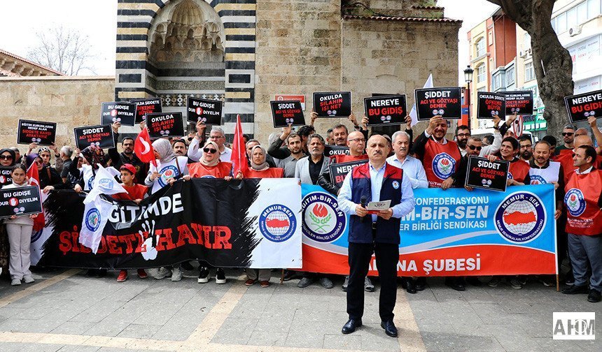 Şehit Öğretmen Ve Öğrenciler İçin Eller Semaya Yükseldi