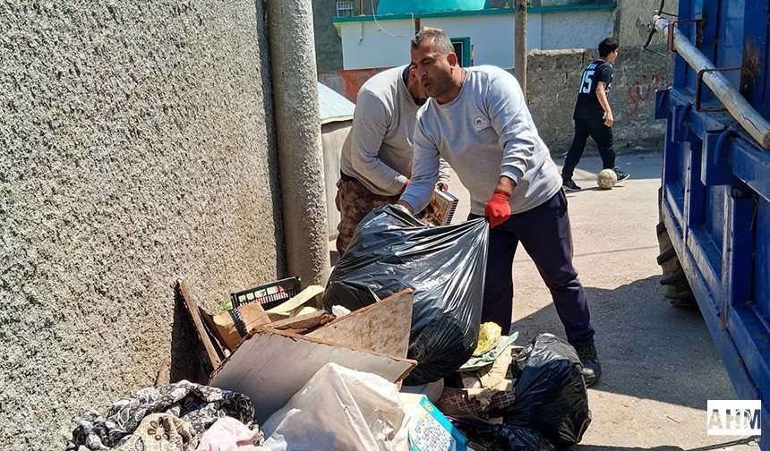 Karataş Belediyesi’nden Mahallelerde Temizlik ve Düzenleme Çalışması