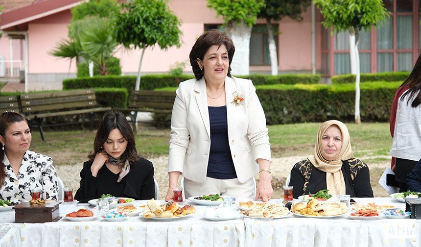 Süreyya Yavuz, Koruyucu Aile Farkındalık Toplantısına Katıldı