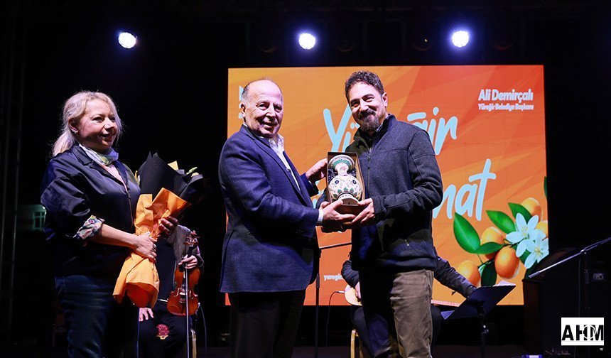 Mikail Aslan Konseriyle Yüreğir'de Unutulmaz Konser