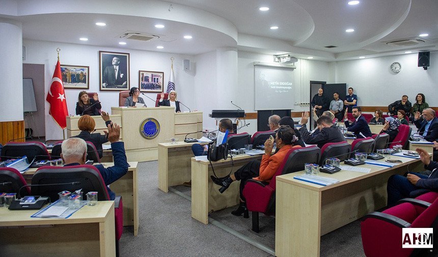 Seyhan Belediye Meclisi’nde Merhum Metin Erdoğan Anıldı