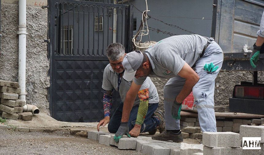 Pozantı’da Yol Yenileme Çalışmaları Sürüyor: Zafer Mahallesi’nde İki Sokak Yenilendi